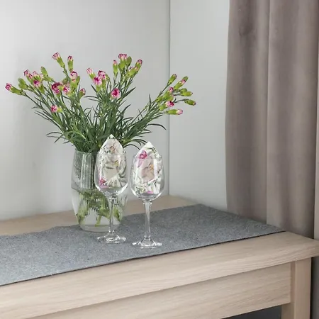Jasne I Stylowe Z Balkonem W Kolobrzegu Blisko Plazy By Renters 코워브제크
