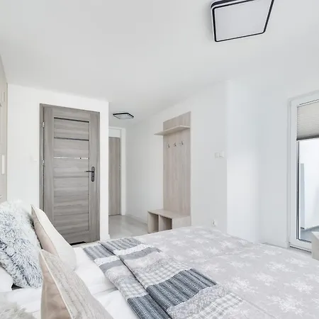 Jasne I Stylowe Z Balkonem W Kolobrzegu Blisko Plazy By Renters * 코워브제크