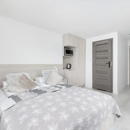 Jasne I Stylowe Z Balkonem W Kolobrzegu Blisko Plazy By Renters * Kołobrzeg