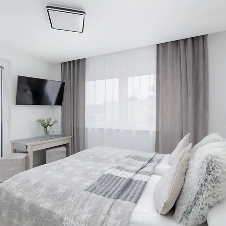 Jasne I Stylowe Z Balkonem W Kolobrzegu Blisko Plazy By Renters Apartman *