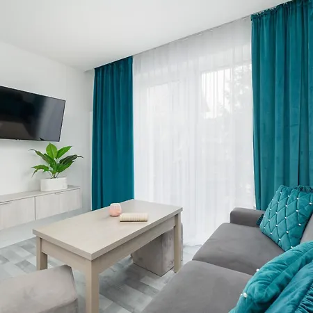 Jasne I Stylowe Z Balkonem W Kolobrzegu Blisko Plazy By Renters 코워브제크