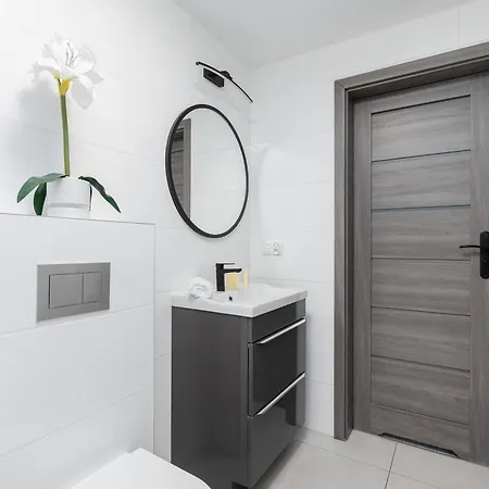 Jasne I Stylowe Z Balkonem W Kolobrzegu Blisko Plazy By Renters Apartman *