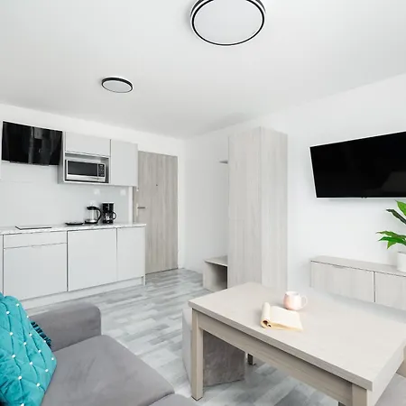 Jasne I Stylowe Z Balkonem W Kolobrzegu Blisko Plazy By Renters 코워브제크