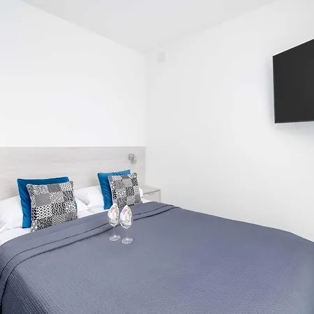 Jasne I Stylowe Z Balkonem W Kolobrzegu Blisko Plazy By Renters * Kołobrzeg